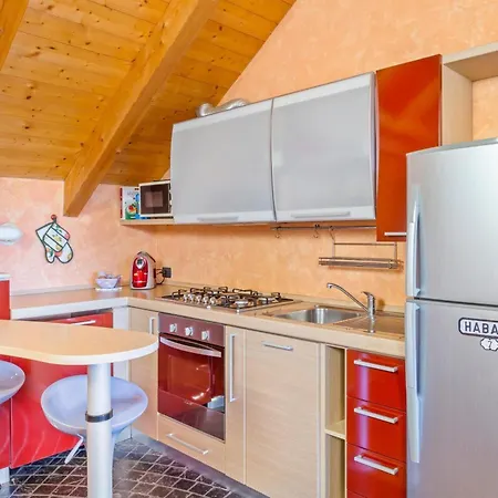 Lovely Orange House Apartment Viggiu