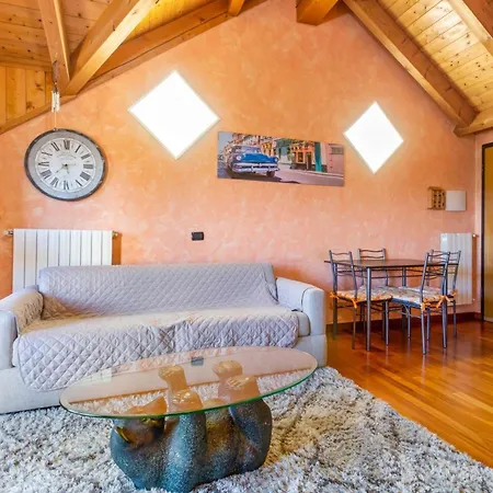 Lovely Orange House Apartment Viggiù