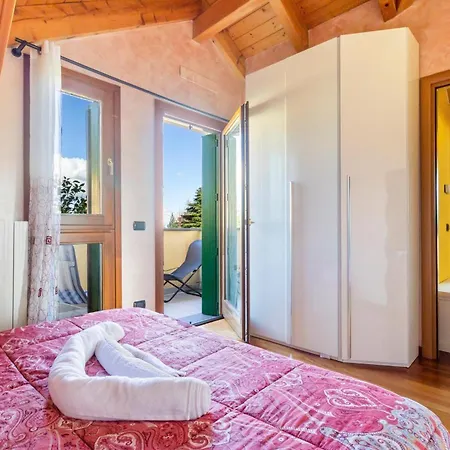Lovely Orange House Apartment Viggiù