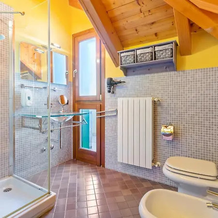 Lovely Orange House Apartment Viggiù