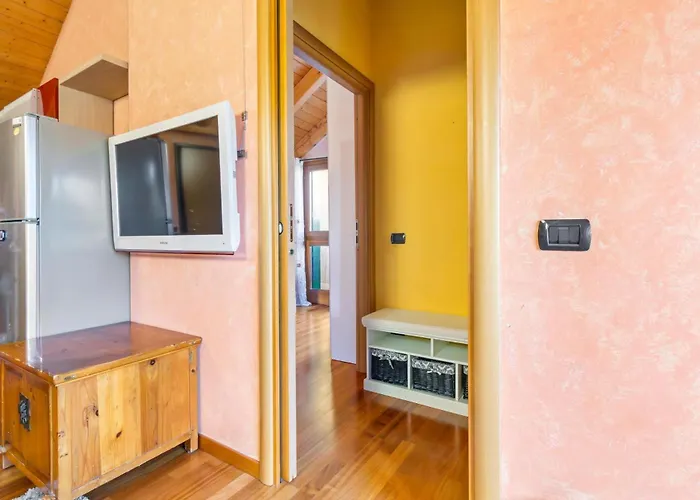 Апартаменты Lovely Orange House Viggiu